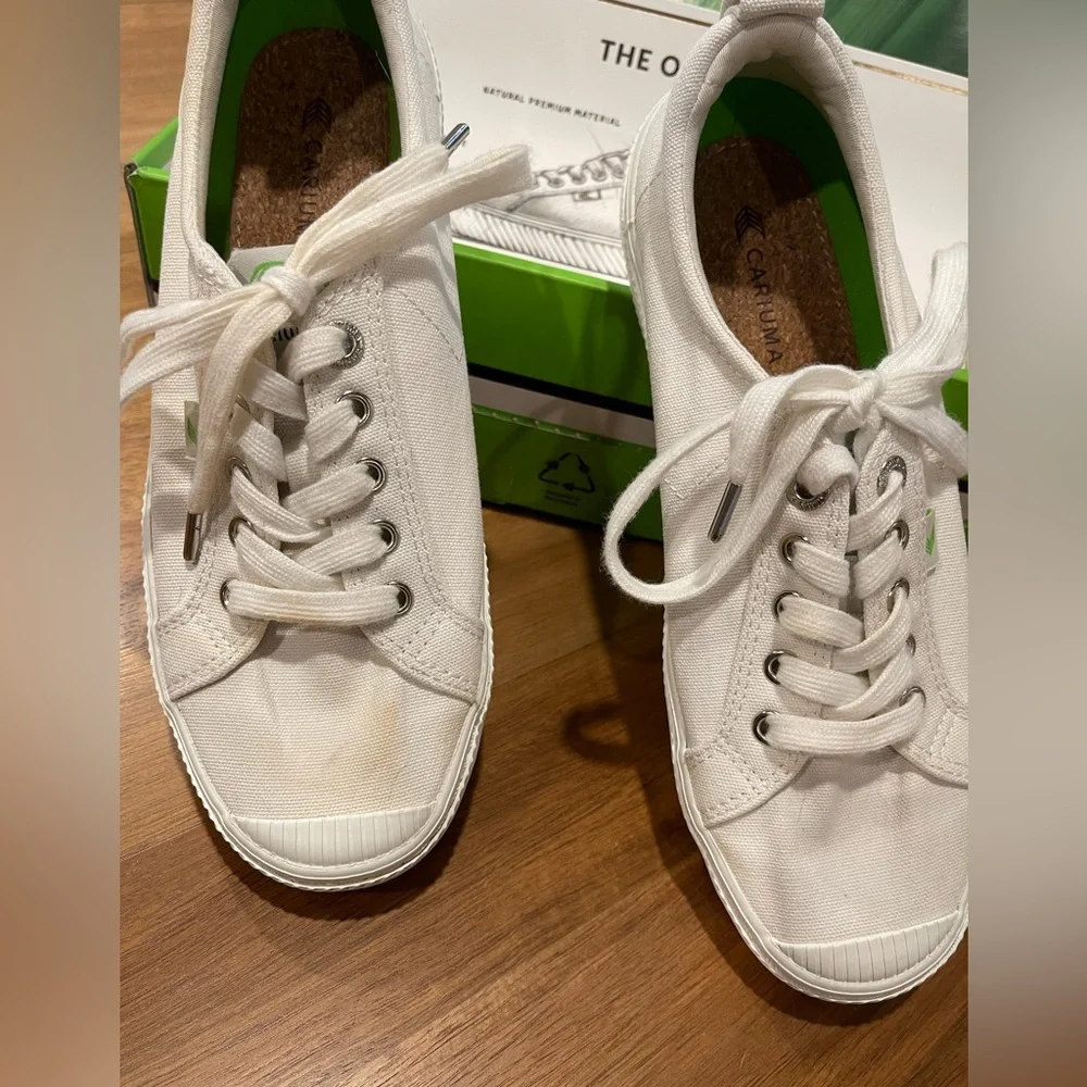 Cariuma OCA LOW OFF-WHITE CANVAS SNEAKER - Picture 3 of 7